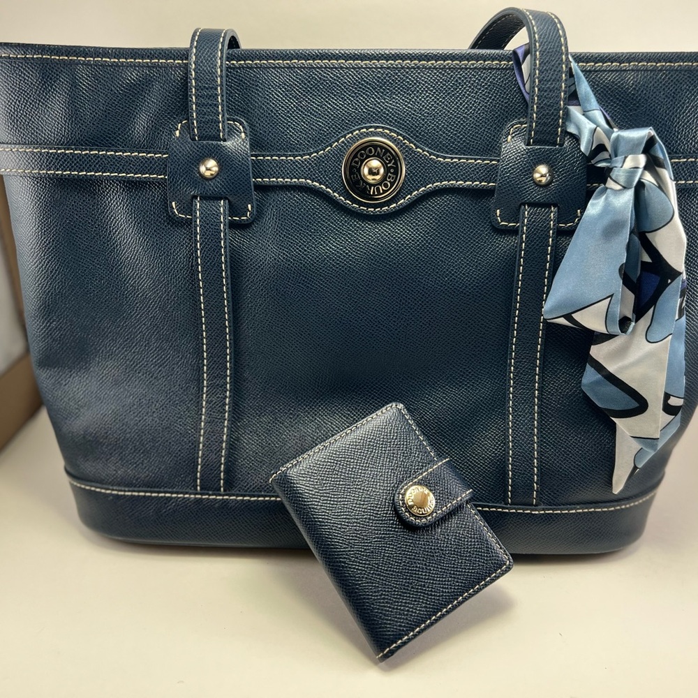 Dooney and Bourke tote bag set (3pack - tote, wallet and twilly)
